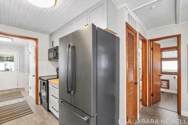 $1,249,900 | 1738 Waukazoo Drive, Holland, MI 49424