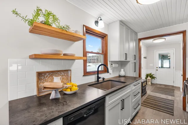 $1,249,900 | 1738 Waukazoo Drive, Holland, MI 49424