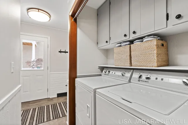 $1,249,900 | 1738 Waukazoo Drive, Holland, MI 49424