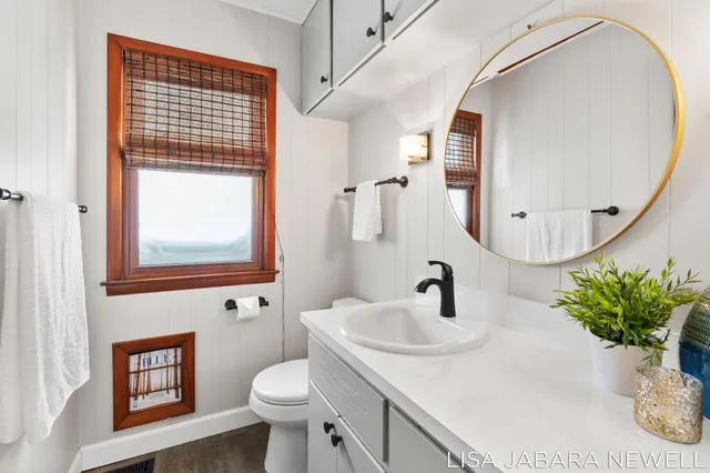 $1,249,900 | 1738 Waukazoo Drive, Holland, MI 49424