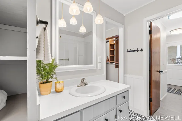 $1,249,900 | 1738 Waukazoo Drive, Holland, MI 49424