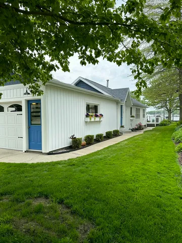 $1,249,900 | 1738 Waukazoo Drive, Holland, MI 49424