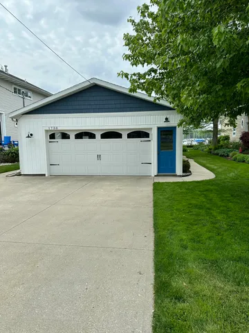 $1,249,900 | 1738 Waukazoo Drive, Holland, MI 49424