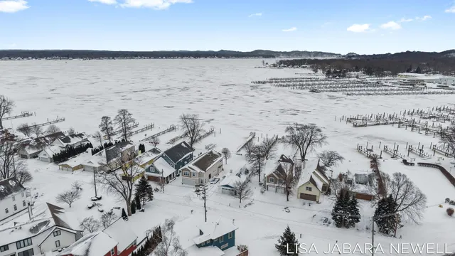 $1,249,900 | 1738 Waukazoo Drive, Holland, MI 49424