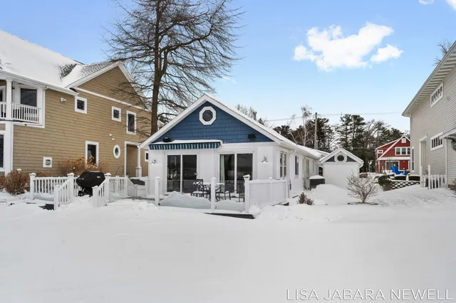 $1,249,900 | 1738 Waukazoo Drive, Holland, MI 49424