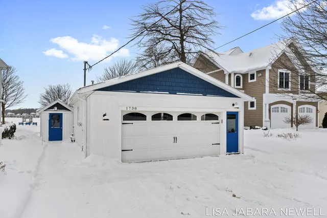 $1,249,900 | 1738 Waukazoo Drive, Holland, MI 49424