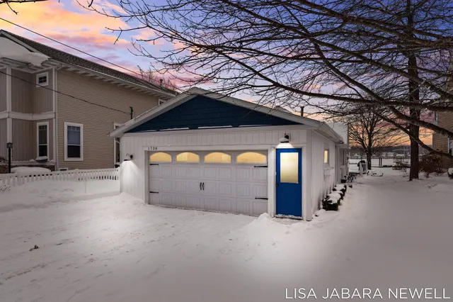 $1,249,900 | 1738 Waukazoo Drive, Holland, MI 49424