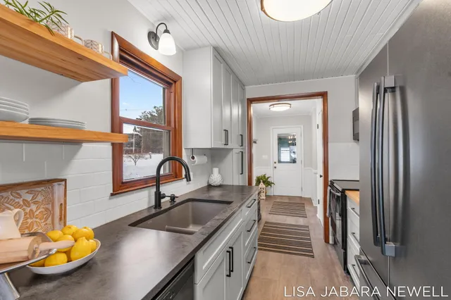 $1,249,900 | 1738 Waukazoo Drive, Holland, MI 49424