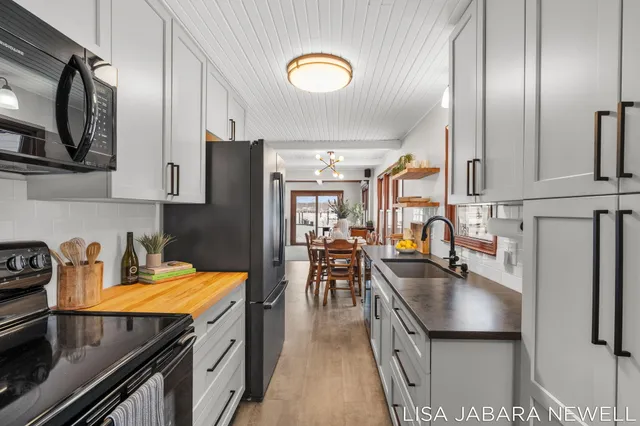 $1,249,900 | 1738 Waukazoo Drive, Holland, MI 49424