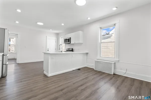 $2,500 | 394 Gregory Street, Unit 4, Bridgeport, CT 06604