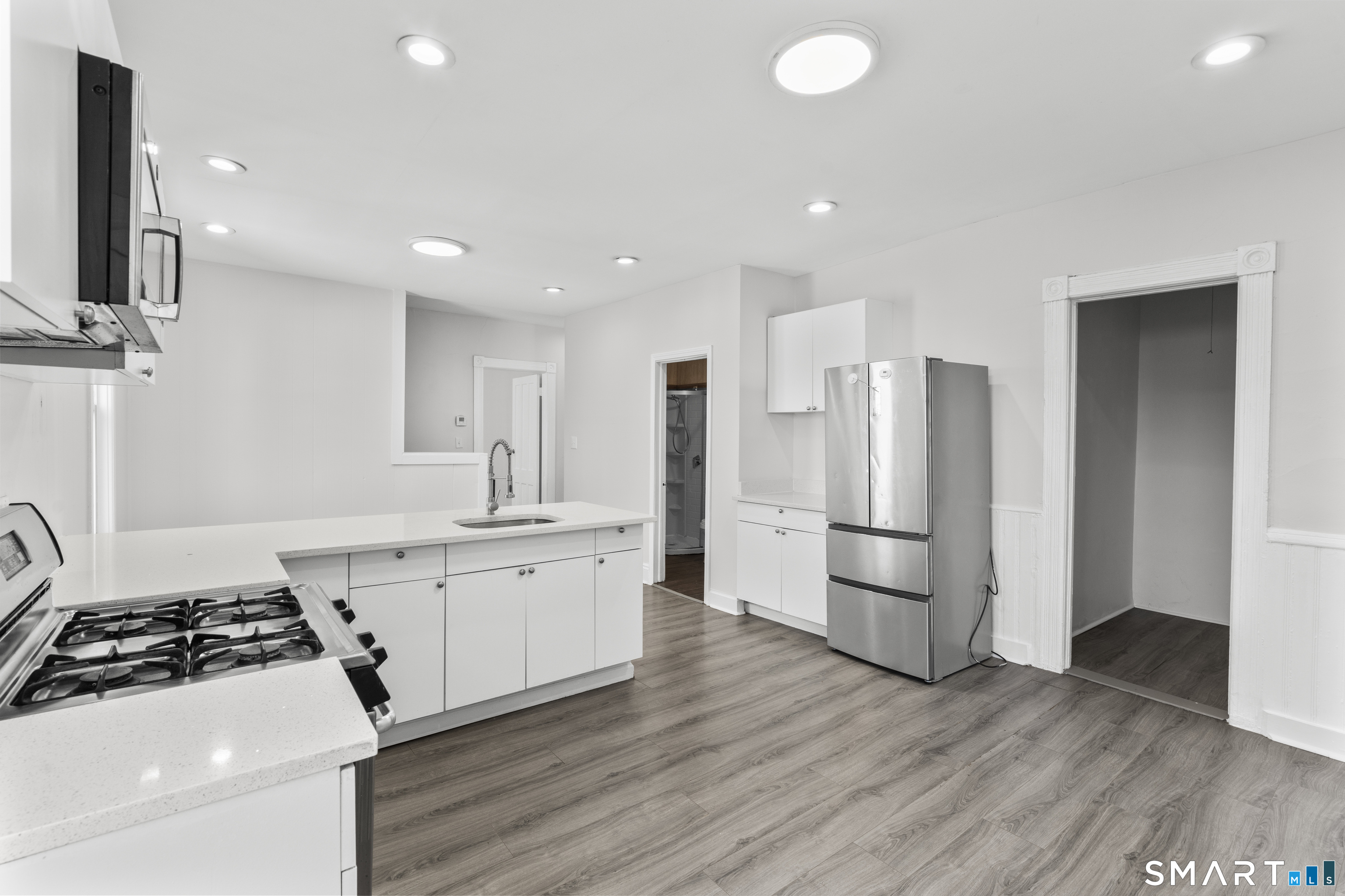 394 Gregory Street, Unit 4 Bridgeport, CT 06604 - Photo 2 of 24