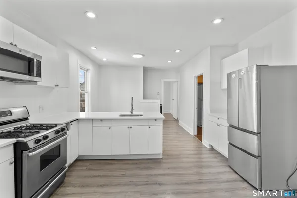 $2,500 | 394 Gregory Street, Unit 4, Bridgeport, CT 06604