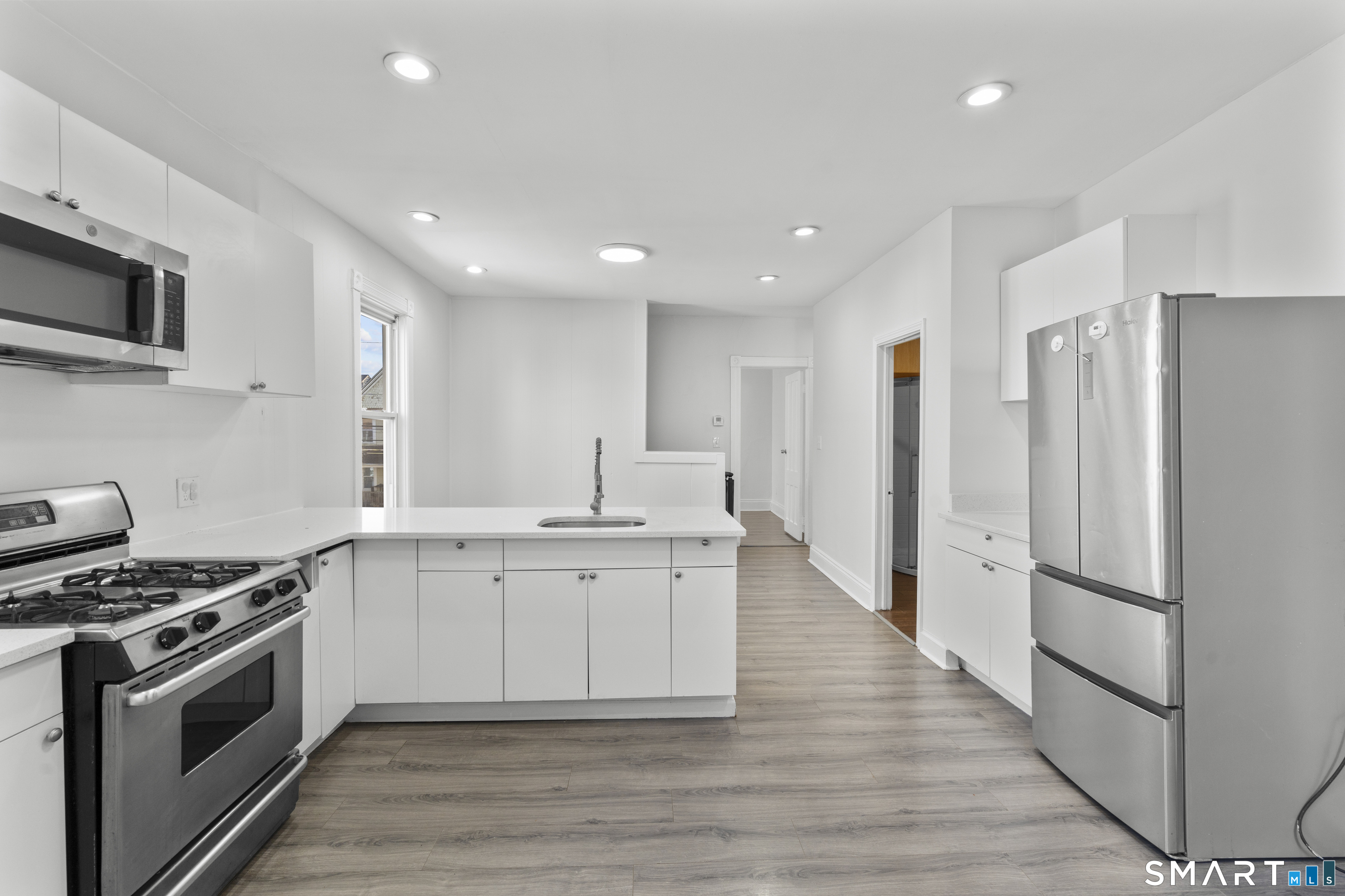 394 Gregory Street, Unit 4 Bridgeport, CT 06604 - Photo 3 of 24