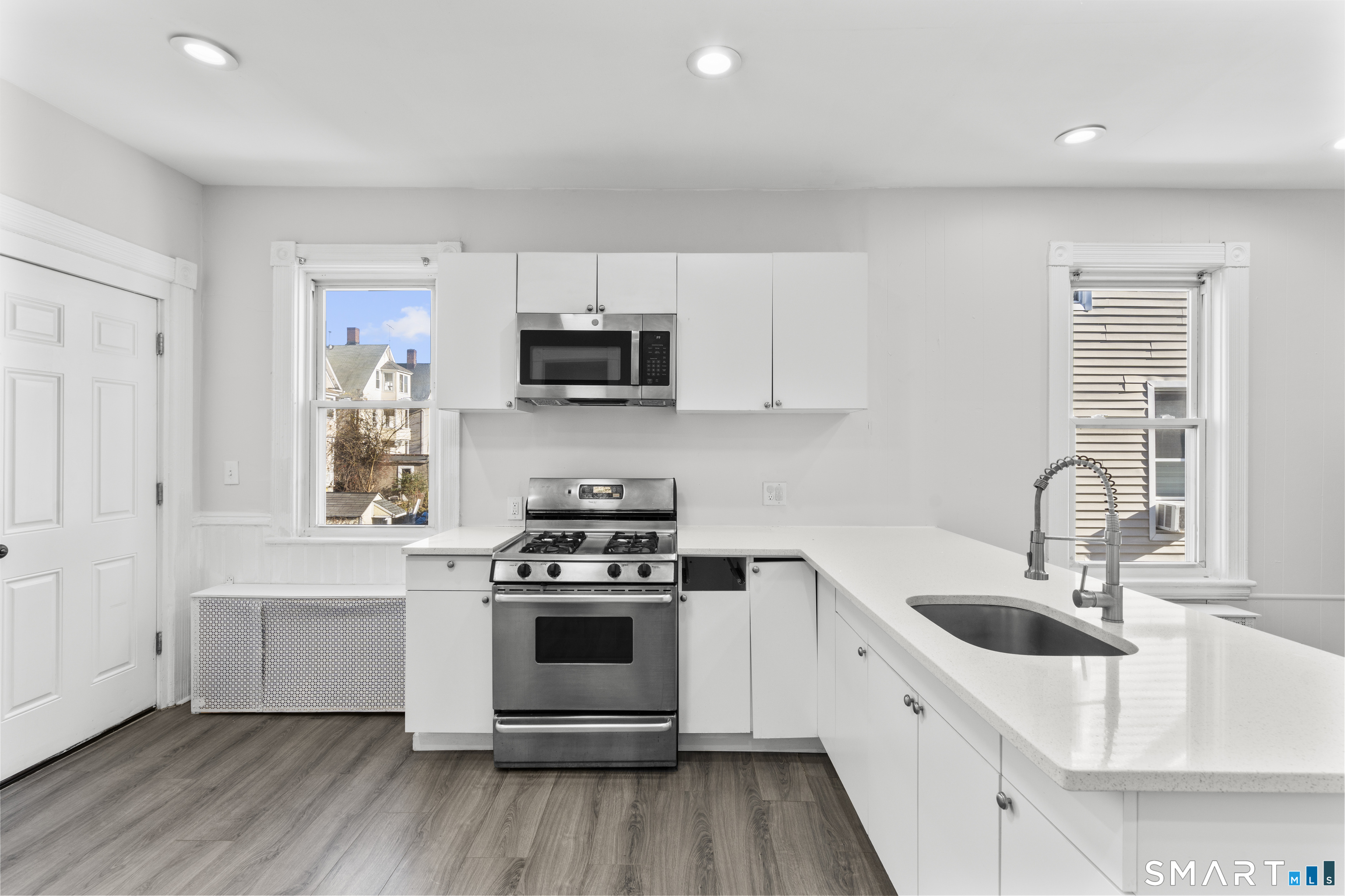 394 Gregory Street, Unit 4 Bridgeport, CT 06604 - Photo 4 of 24