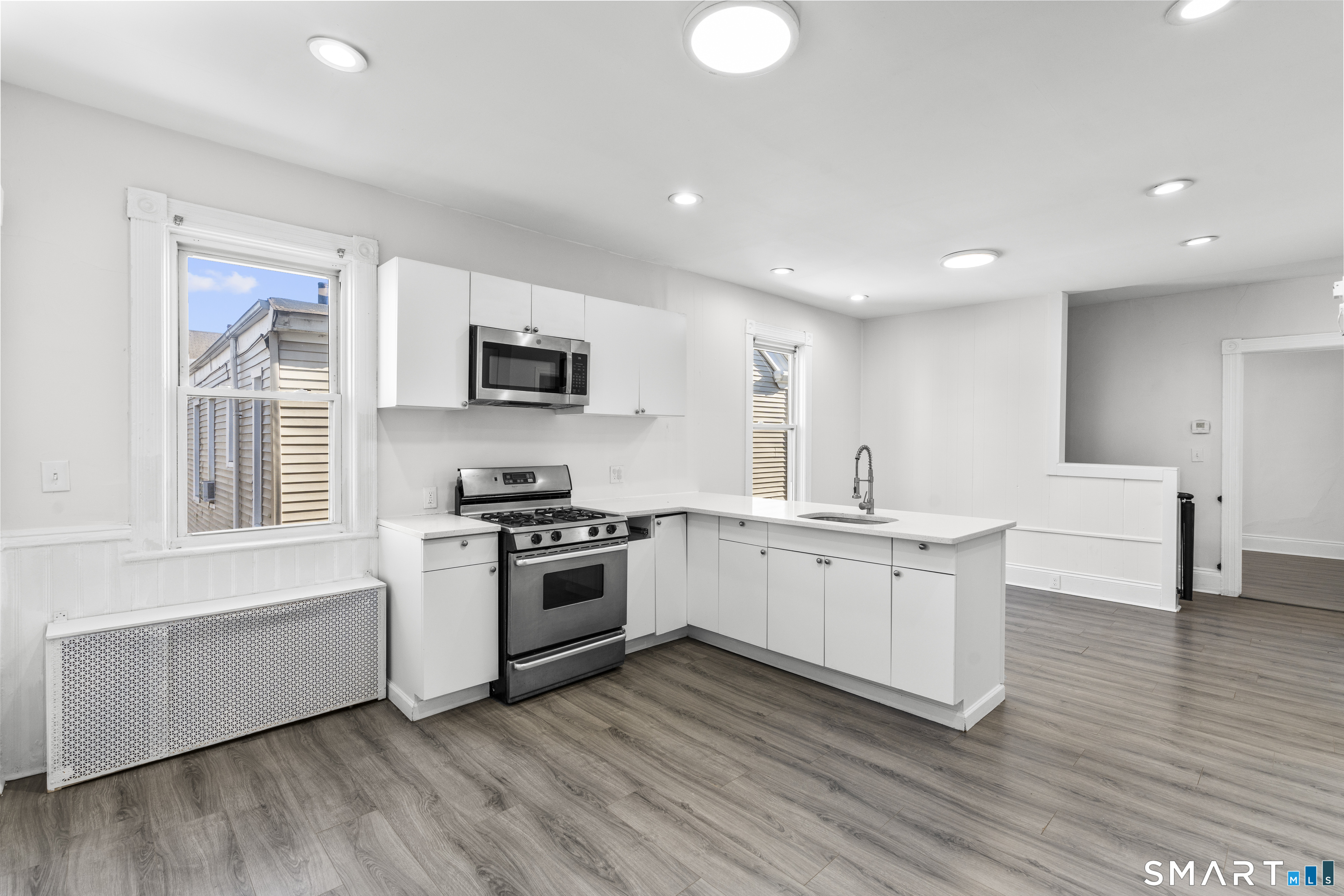 394 Gregory Street, Unit 4 Bridgeport, CT 06604 - Photo 8 of 24