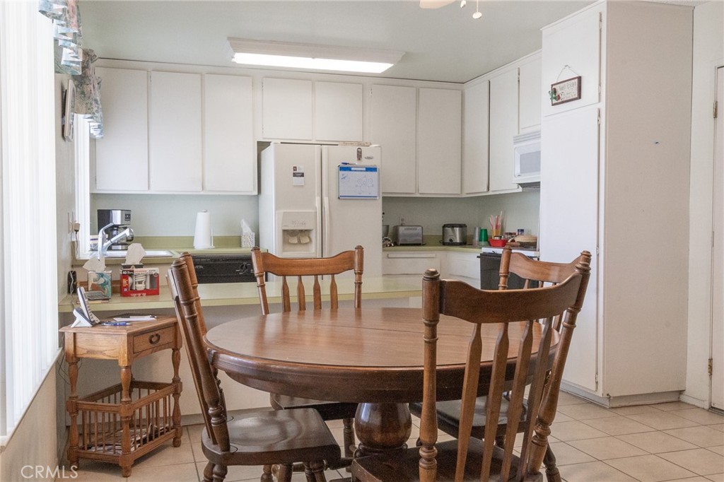 26218 McCall Boulevard Menifee, CA 92586 - Photo 27 of 33 a table and chairs in a kitchen