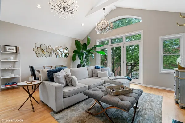 $4,000 | 840 North Wood Street, Unit 3, Chicago, IL 60622