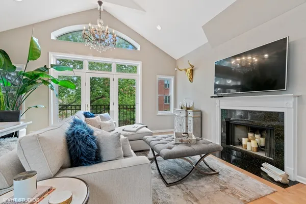 $4,000 | 840 North Wood Street, Unit 3, Chicago, IL 60622