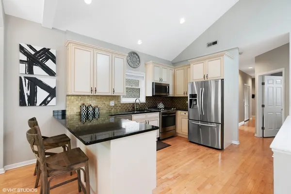 $4,000 | 840 North Wood Street, Unit 3, Chicago, IL 60622