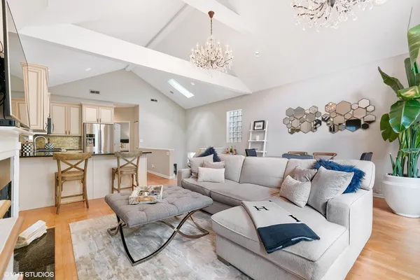 $4,000 | 840 North Wood Street, Unit 3, Chicago, IL 60622