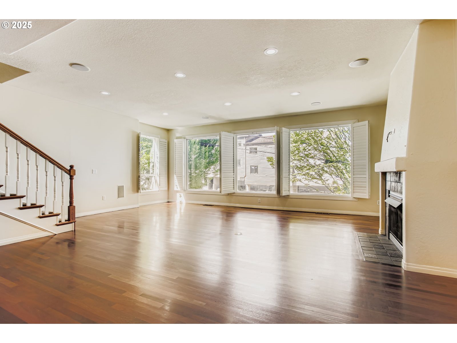 1616 Southwest Montgomery Street Portland, OR 97201 - Photo 10 of 32 Living Room