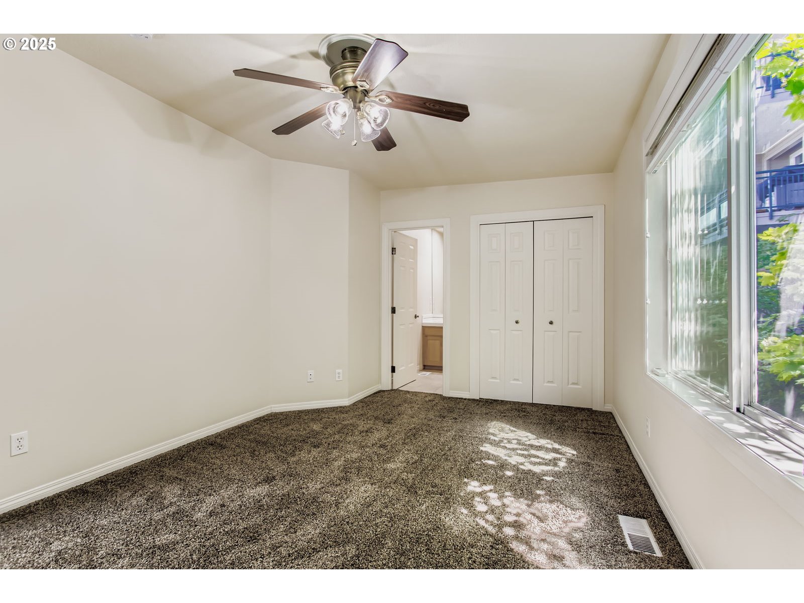 1616 Southwest Montgomery Street Portland, OR 97201 - Photo 23 of 32 Primary Bedroom