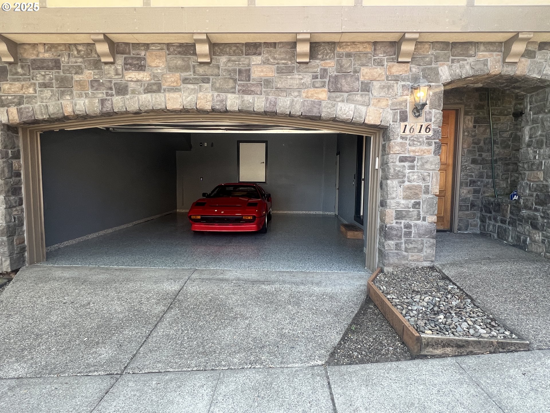1616 Southwest Montgomery Street Portland, OR 97201 - Photo 31 of 32 Garage