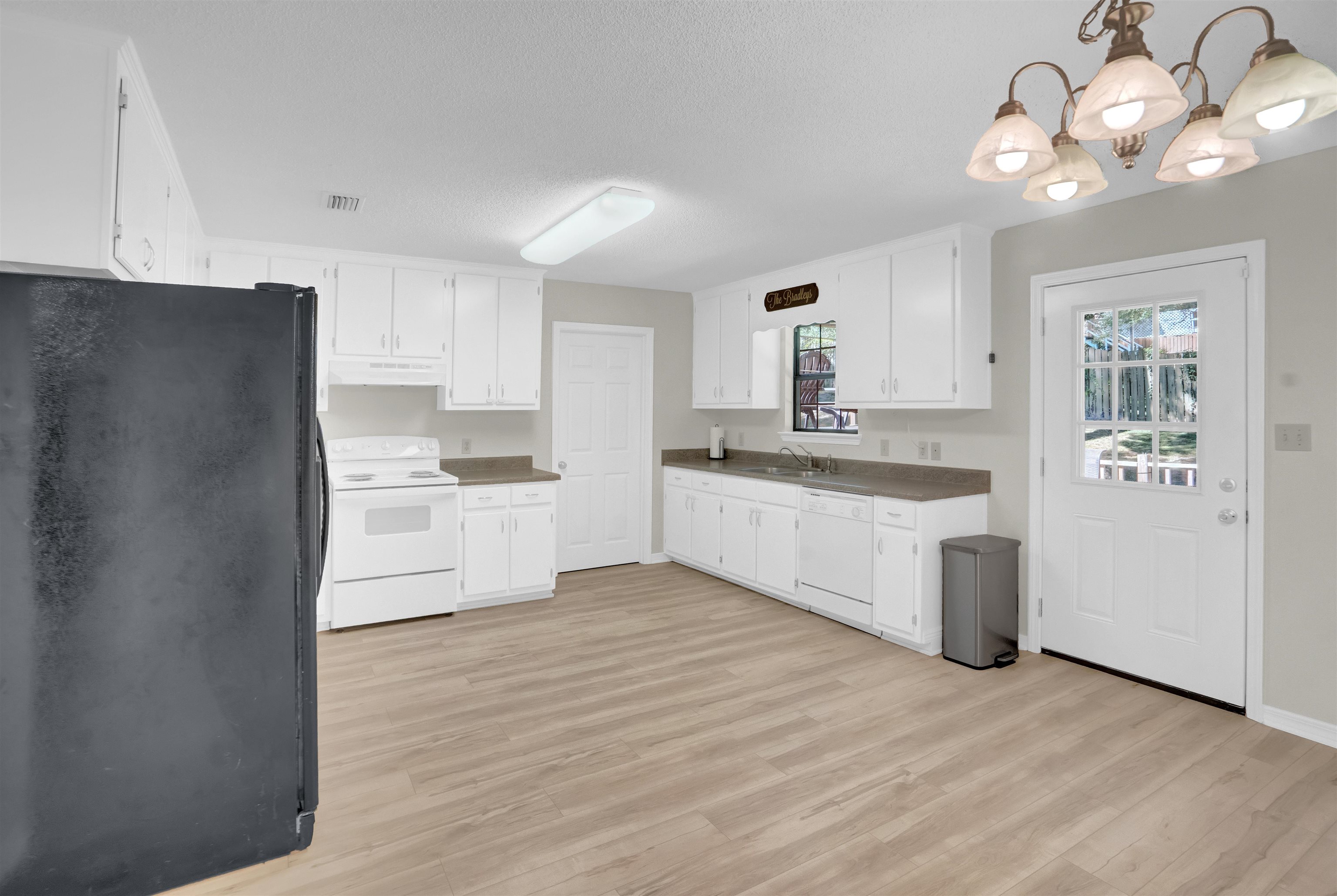 30871 Stanton Road Daphne, AL 36527 - Photo 10 of 35 Kitchen