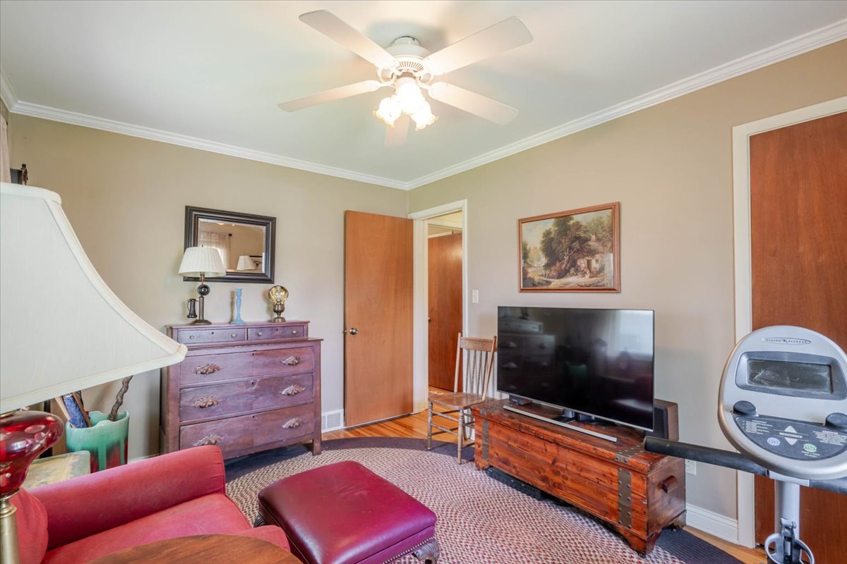 302 Radliff Road Bloomington, IL 61701 - Photo 20 of 35 a living room with furniture and a flat screen tv