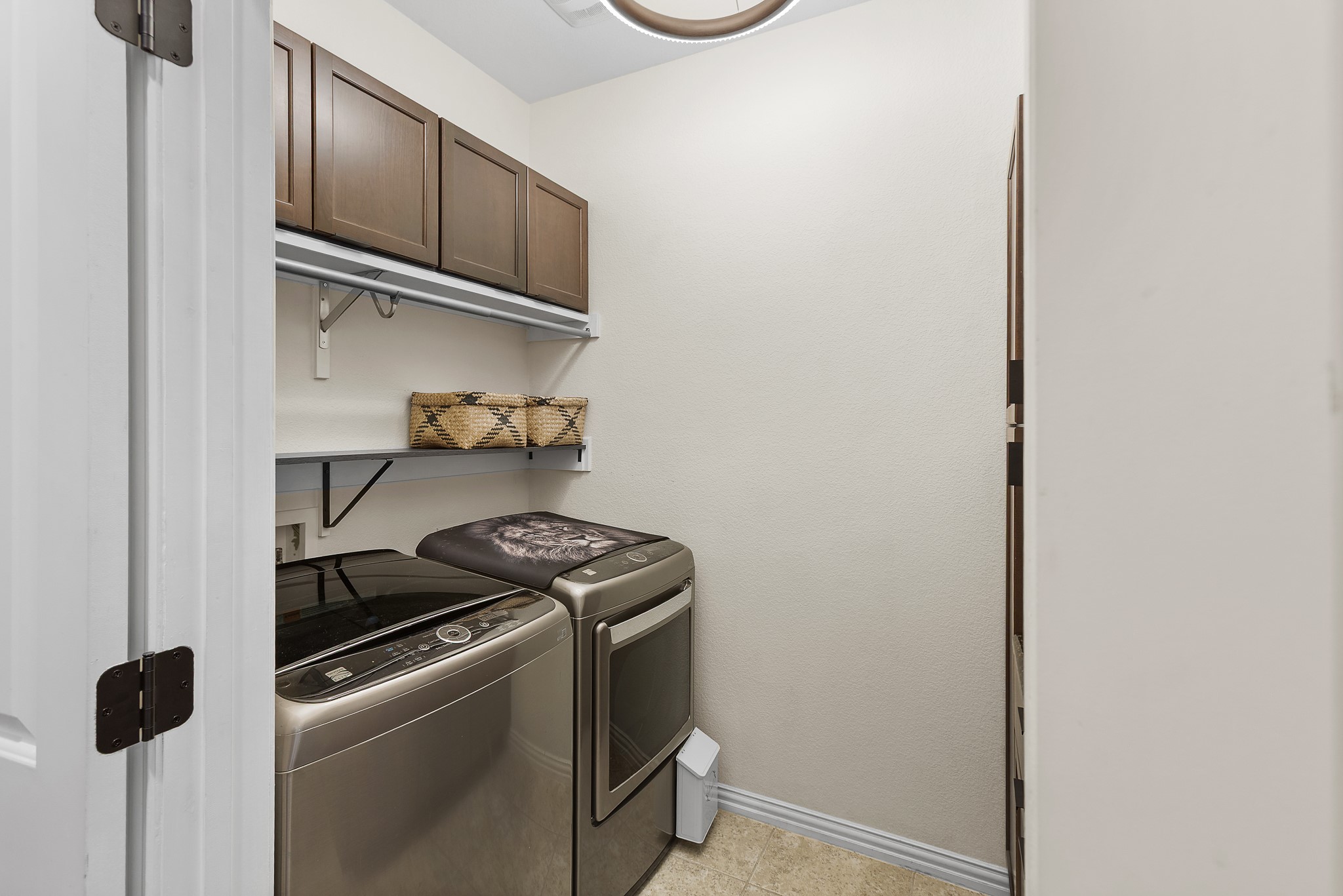 7613 Turnback Ledge Trail Lago Vista, TX 78645 - Photo 15 of 40 a kitchen with a stove and a microwave