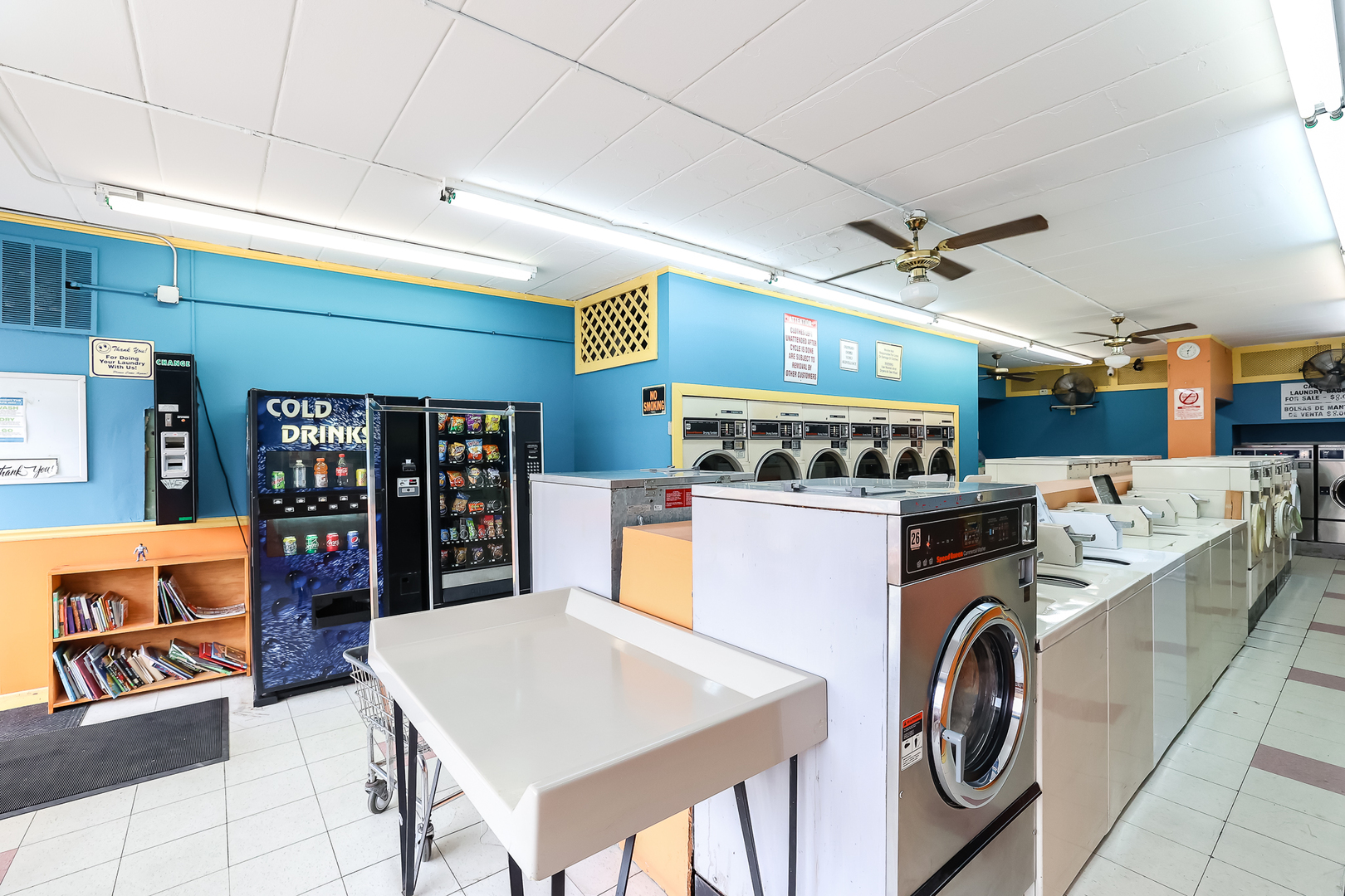 7242 Roosevelt Road Forest Park, IL 60130 - Photo 13 of 36 a utility room with dryer and washer