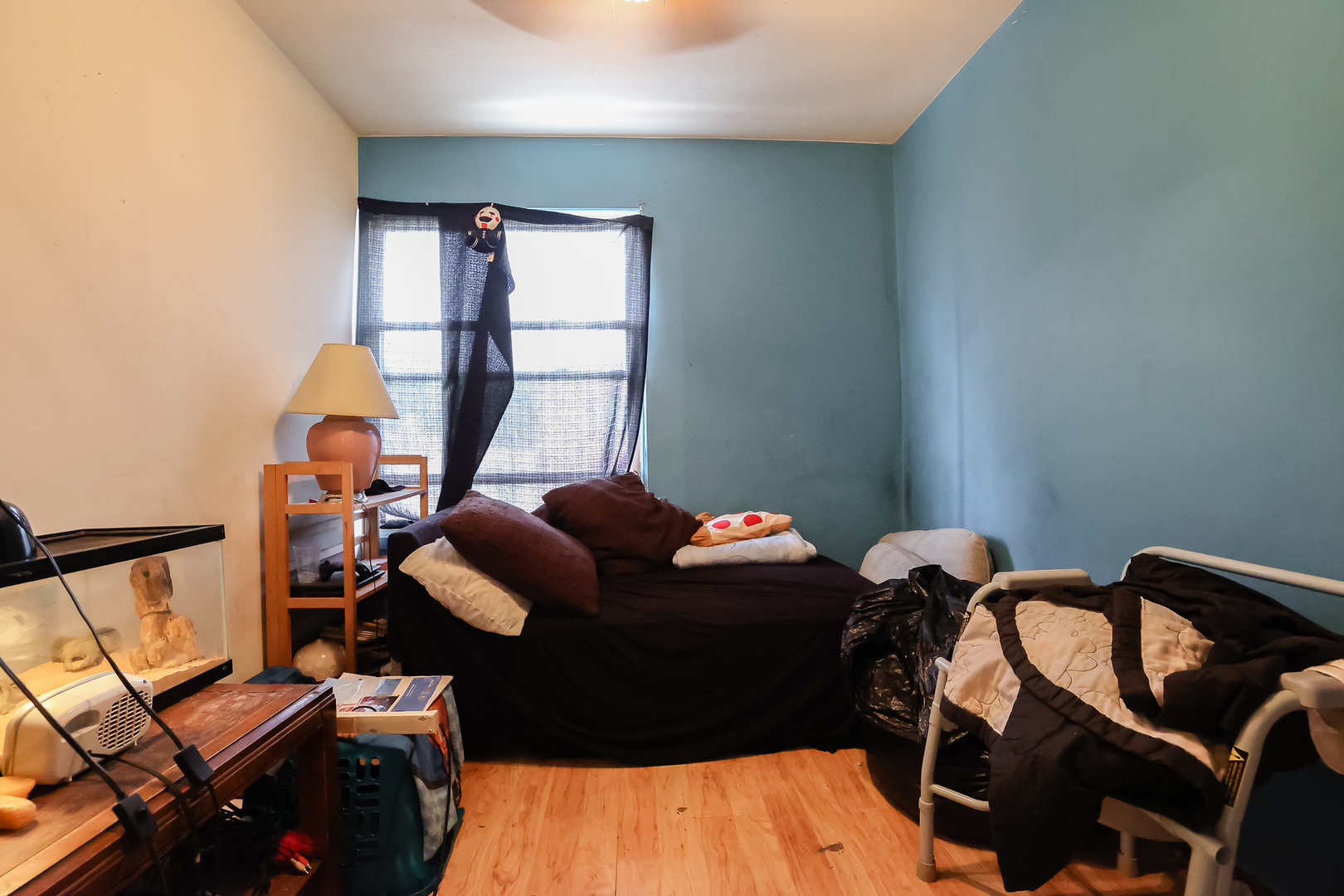 7242 Roosevelt Road Forest Park, IL 60130 - Photo 23 of 36 a living room with furniture