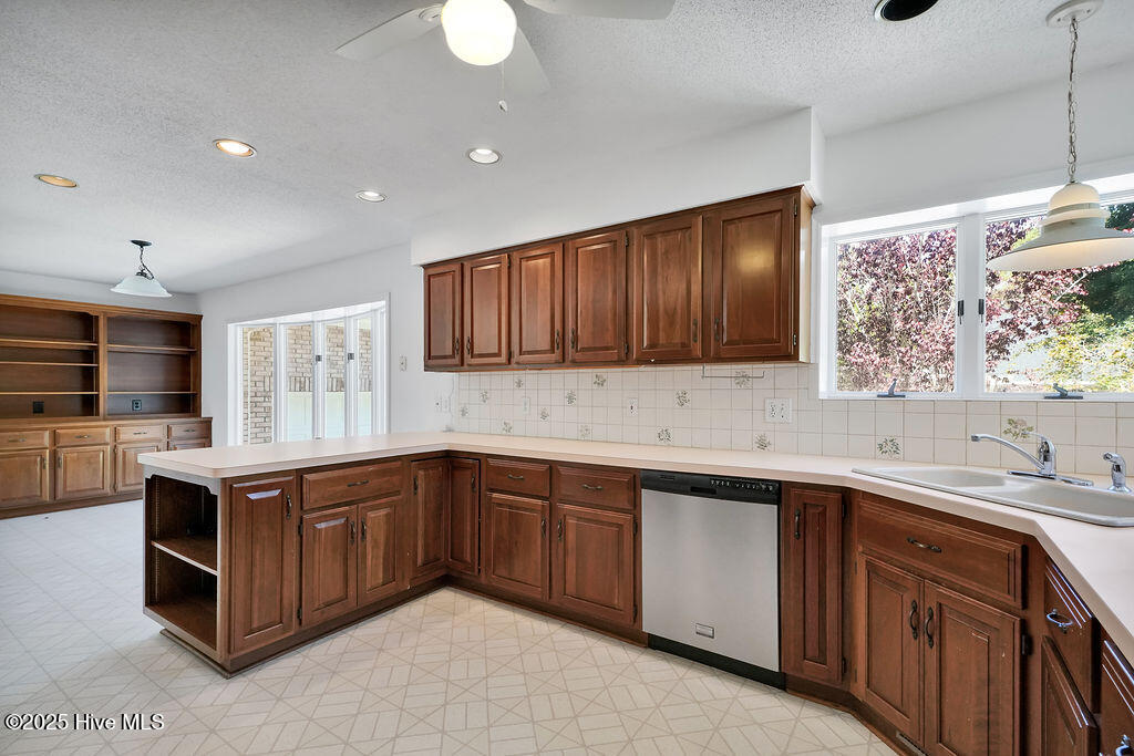 116 Olde Point Road Hampstead, NC 28443 - Photo 10 of 34 Kitchen 2