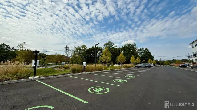 $3,350 | 618 Sadie Circle, New Brunswick, NJ 08901