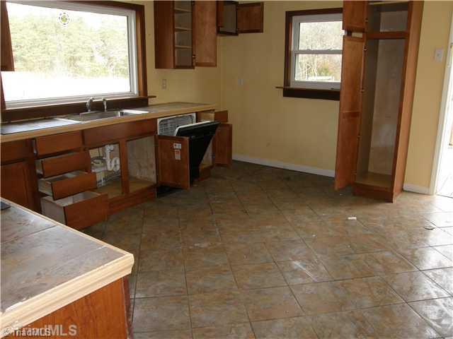6171 Hickory Creek Road High Point, NC 27263 - Photo 2 of 8 Kitchen.