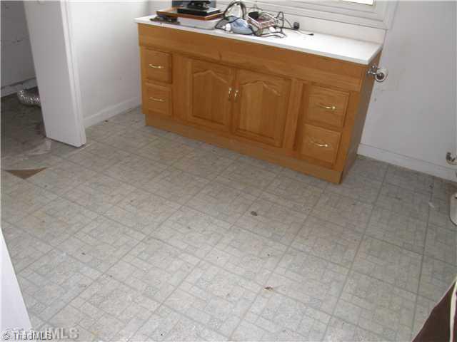 6171 Hickory Creek Road High Point, NC 27263 - Photo 6 of 8 Bath.