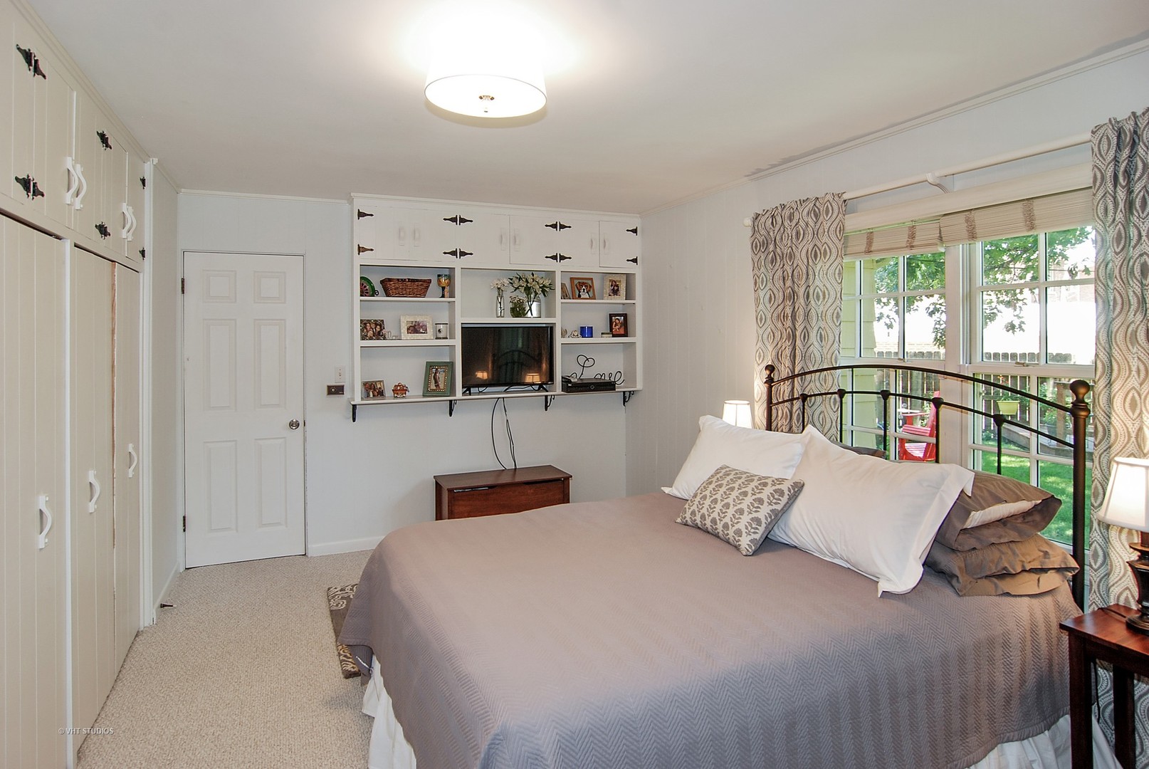 499 Kent Road Riverside, IL 60546 - Photo 17 of 28 a bedroom with a bed a couch and a large window