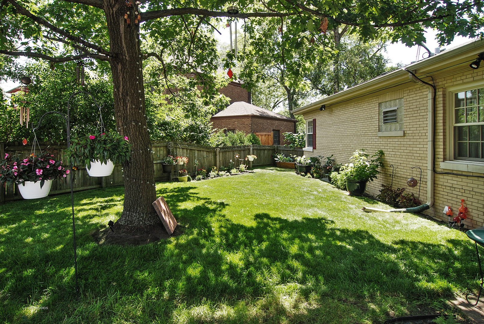 499 Kent Road Riverside, IL 60546 - Photo 25 of 28 a view of a backyard with a table and chairs under an umbrella