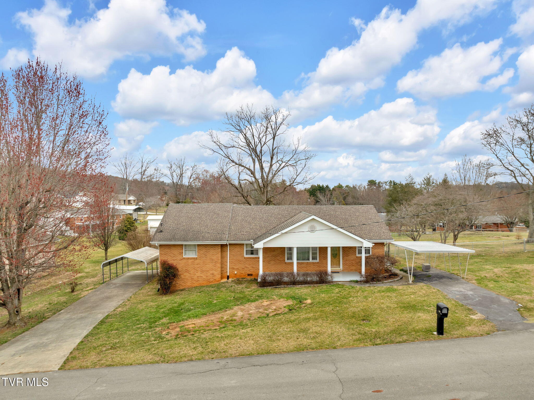 216 Reed Avenue Greeneville, TN 37743 - Photo 3 of 38 38-web-or-mls-JH 20250310-118