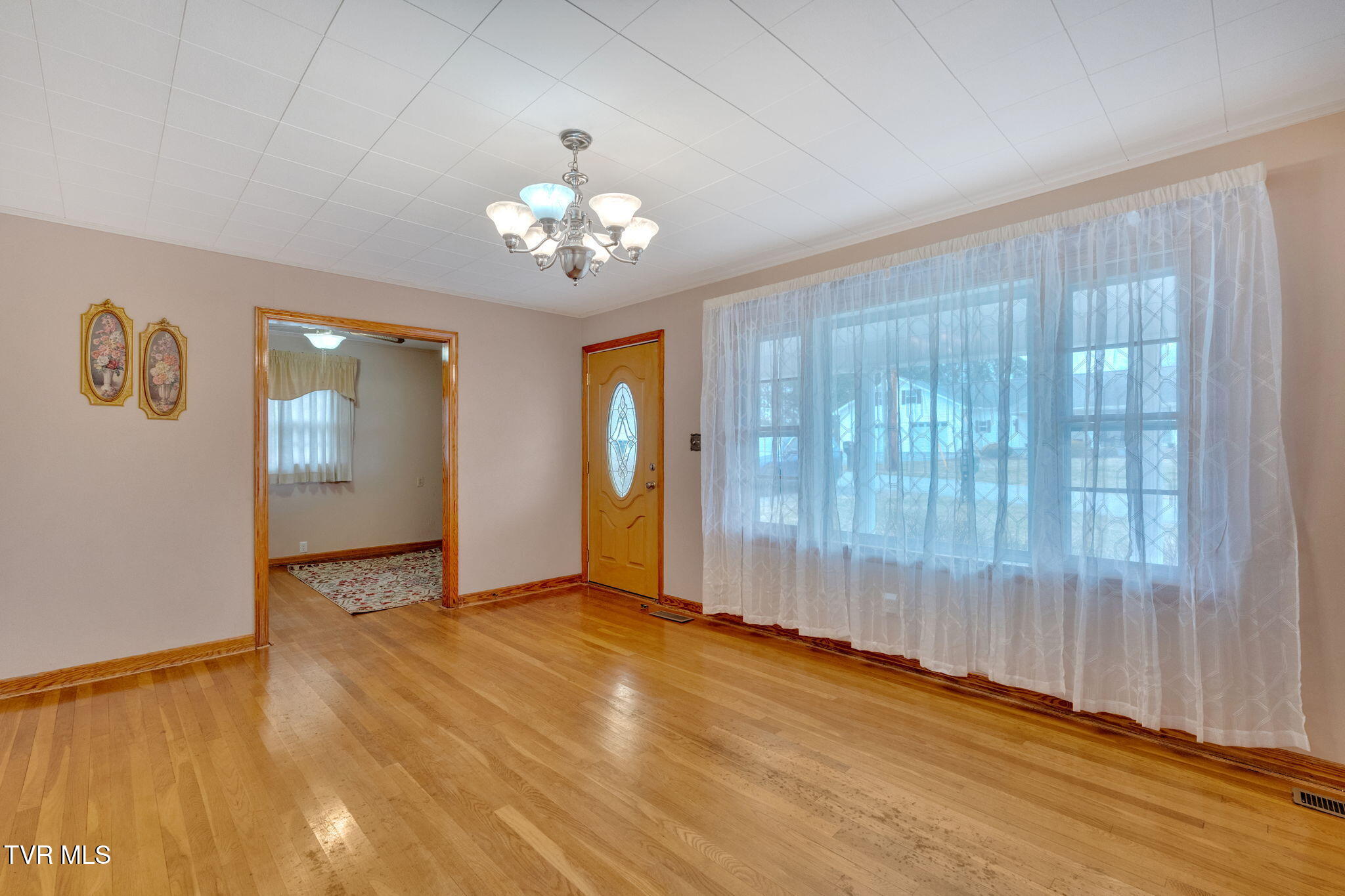 216 Reed Avenue Greeneville, TN 37743 - Photo 9 of 38 9-web-or-mls-JH 20250310-025