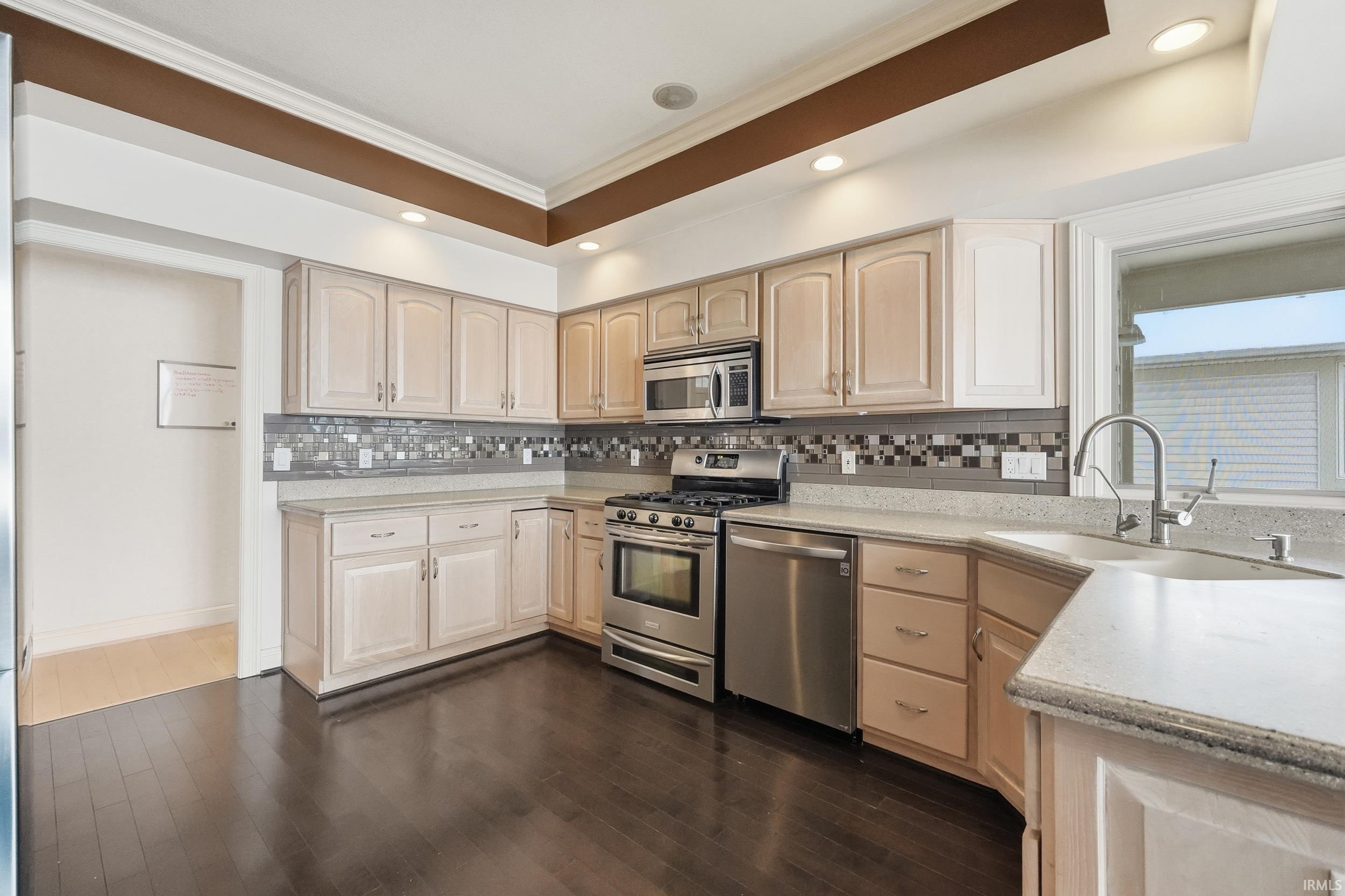 10630 Maple Springs Cove Fort Wayne, IN 46845 - Photo 8 of 36