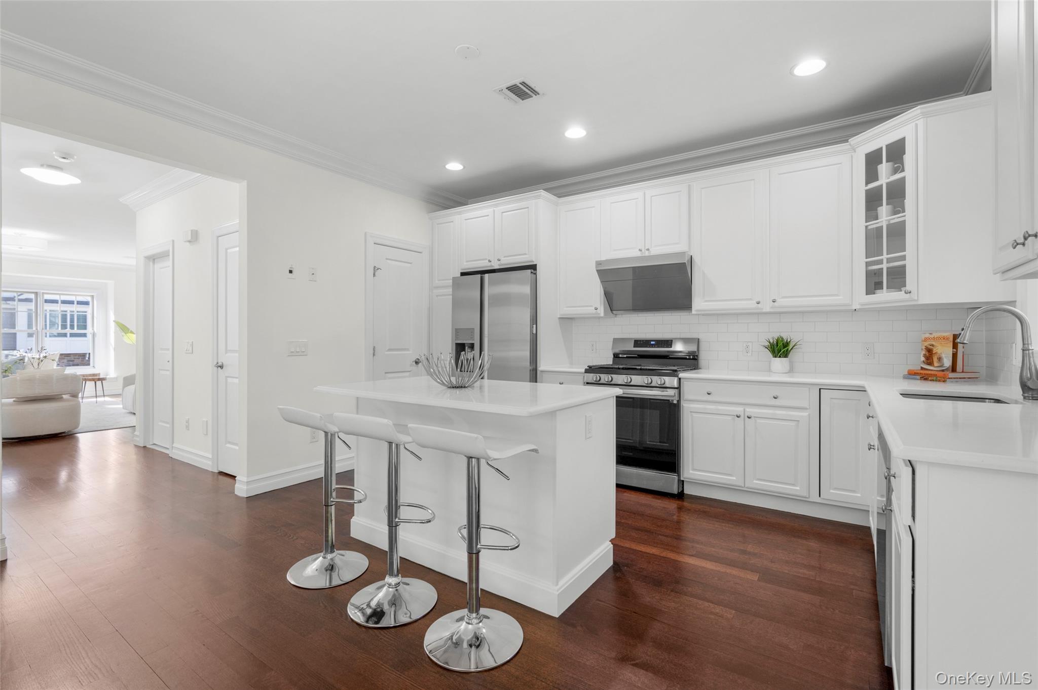 22 Hidden Ridge Court Scarsdale, NY 10583 - Photo 7 of 23