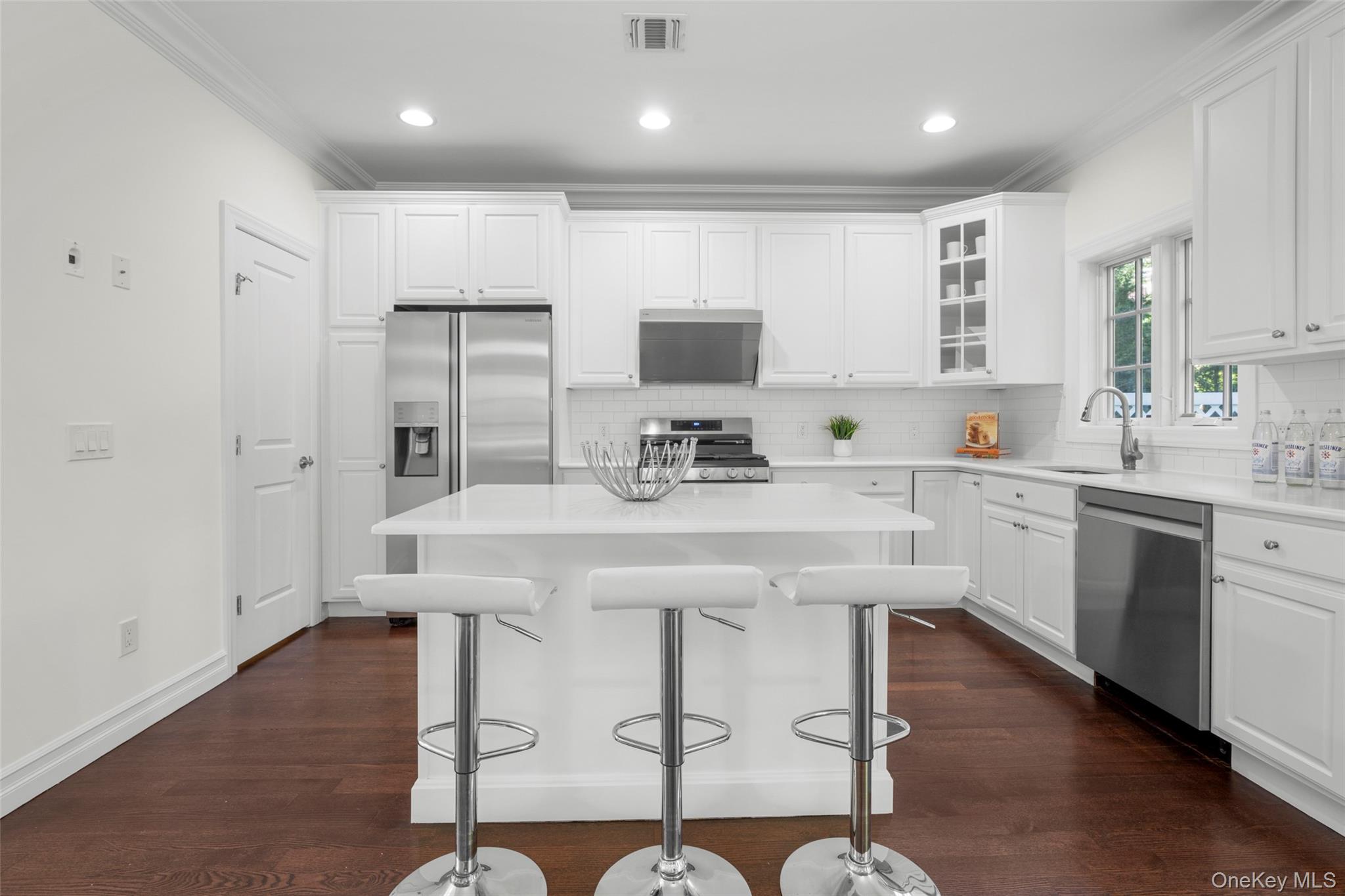 22 Hidden Ridge Court Scarsdale, NY 10583 - Photo 8 of 23