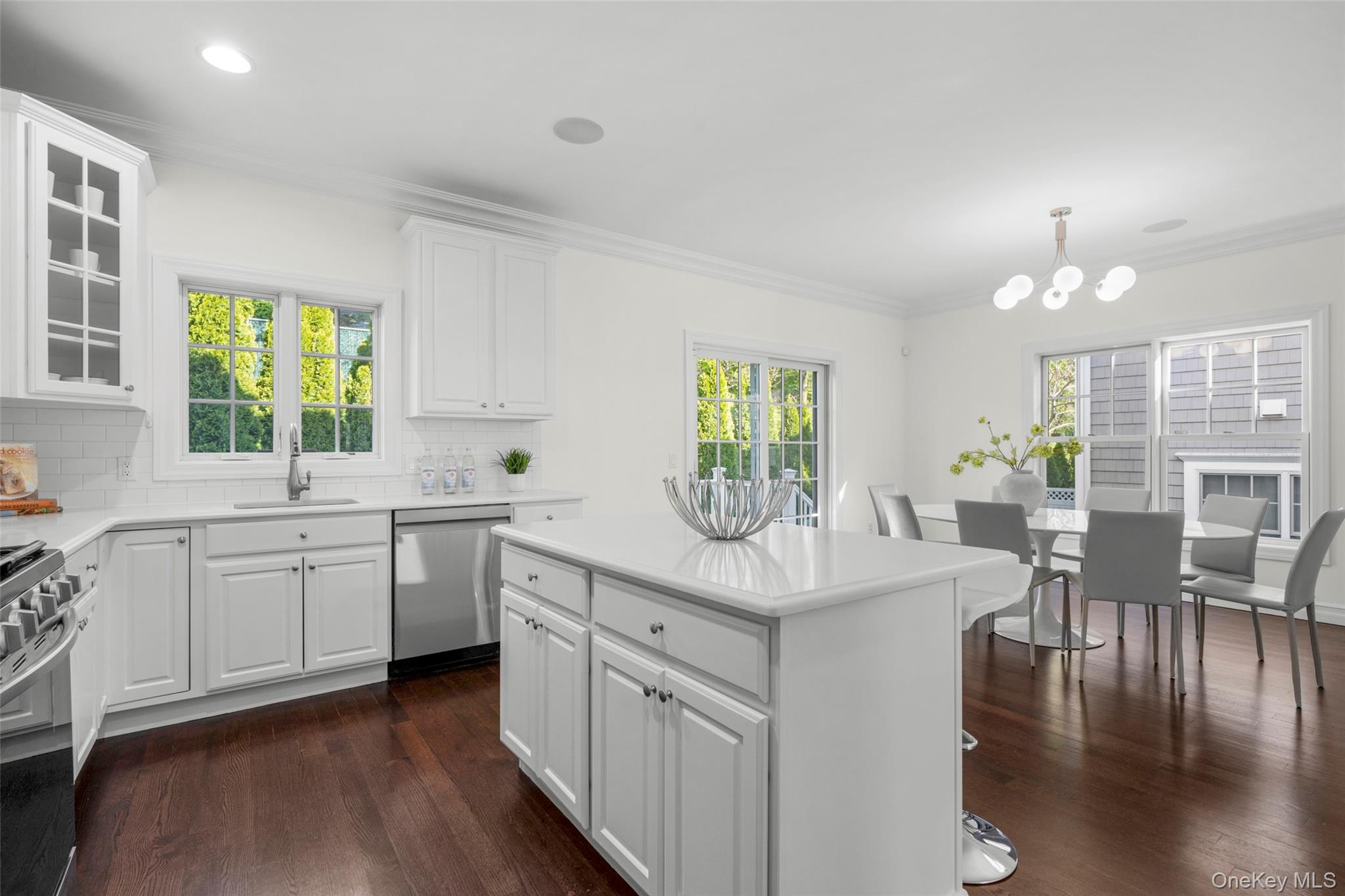 22 Hidden Ridge Court Scarsdale, NY 10583 - Photo 9 of 23