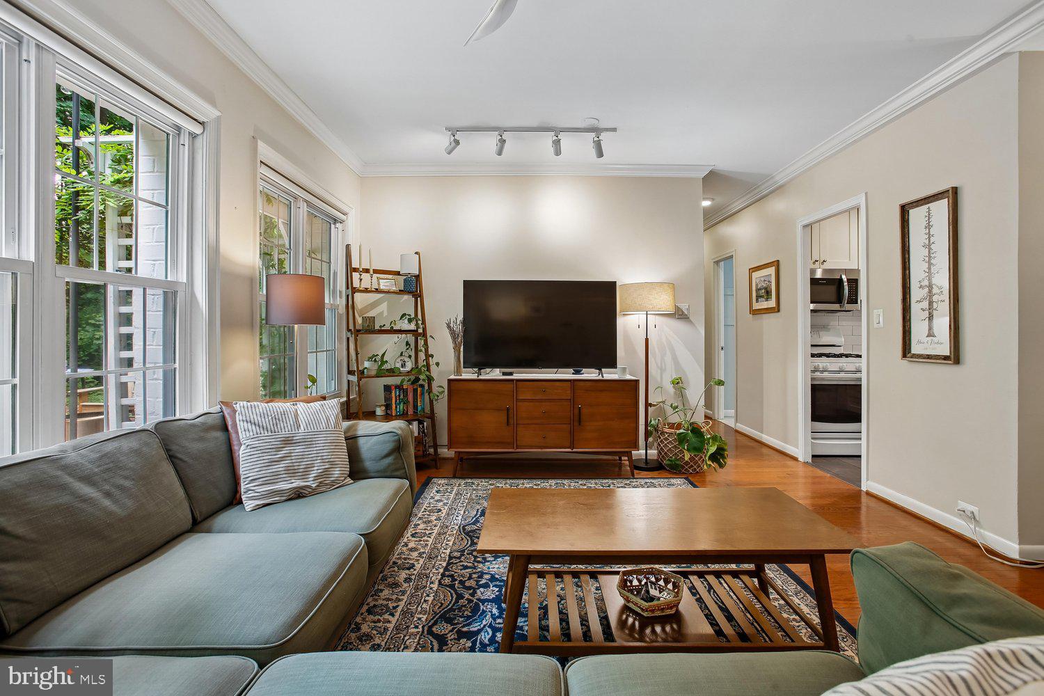 3376 Gunston Road, Unit 3376 Alexandria, VA 22302 - Photo 5 of 49 Living Room