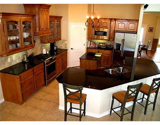 7614 Petit Pointe Corpus Christi, TX 78414 - Photo 7 of 10 a table and chairs in a kitchen