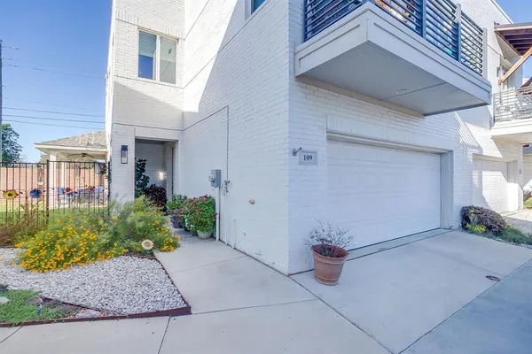 $509,500 | 109 Crossroads Circle, Westworth Village, TX 76114