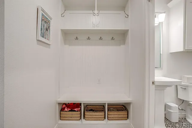 a view of utility room