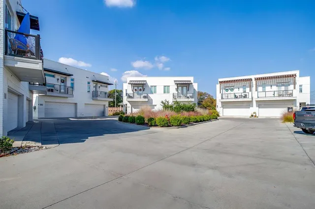 a house view with a outdoor space