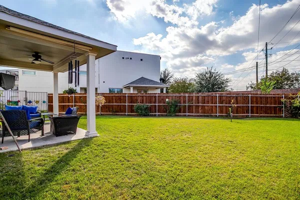 a view of a house with a backyard